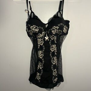 [SOLD ON DEPOP] Vintage Black and Cream Floral Lingerie Top